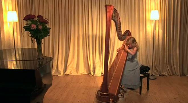 9-years-old-harpist