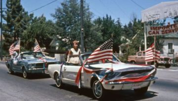 what_transportation_looked_like_in_a_50s_to_70s_usa_640_58
