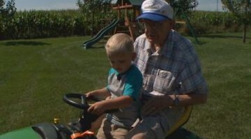 89-Year-Old Vet and Preschooler Reunite