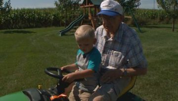 89-Year-Old Vet and Preschooler Reunite