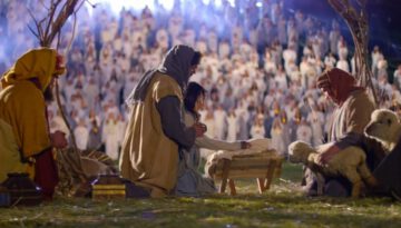 Over A Thousand People Came Together To Break a Record And Bring This Moving Christmas Hymn To Life