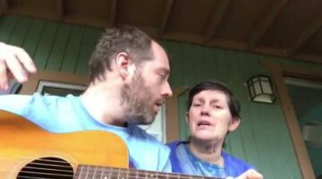 Son Sings Bittersweet Song to Mom with Alzheimer’s