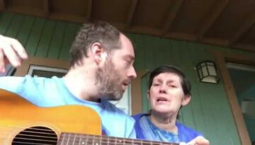 Son Sings Bittersweet Song to Mom with Alzheimer’s
