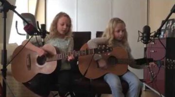 Twins Abby & Sarah – I’m Yours