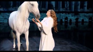 Shania Twain Dances and Sings With Her Lovely Horse!