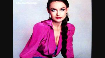 Don’t It Make My Brown Eyes Blue – Crystal Gayle