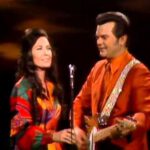 After the Fire is Gone - Loretta Lynn & Conway Twitty (Live 1971)