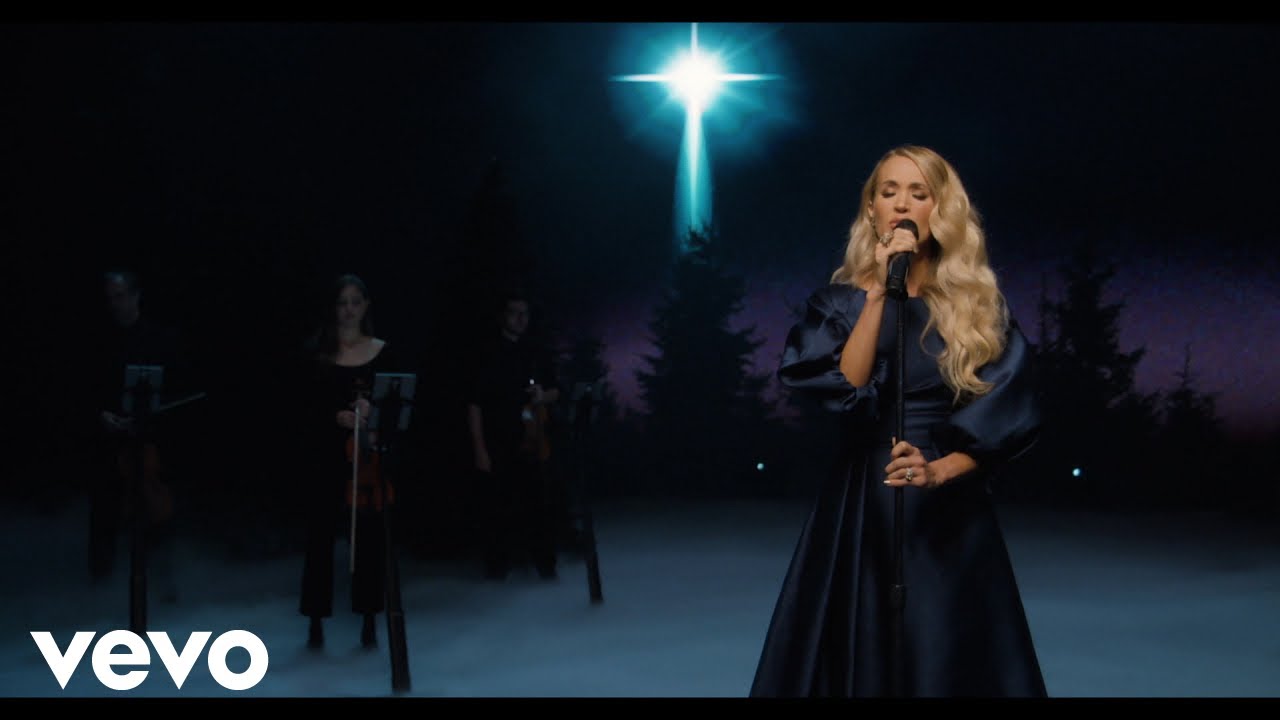 O Holy Night - Carrie Underwood (Live)