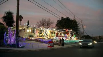 Christmas House Shines for Last Time After 23 Years Honoring Late Daughter Who Died in Plane Crash