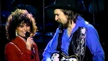 Storms Never Last – Waylon Jennings & Jessi Colter (Live)