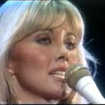 Hopelessly Devoted to You – Olivia Newton-John (Live)