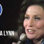 One’s On The Way – Loretta Lynn (Live)