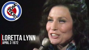 One’s On The Way – Loretta Lynn (Live)
