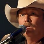 Softly and Tenderly – Alan Jackson (Live)