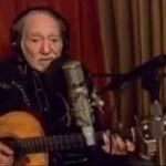 Pretty Paper – Willie Nelson Pretty Paper – Willie Nelson