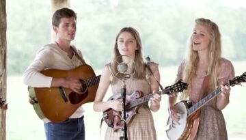 Wayfaring Stranger – The Petersens (LIVE)